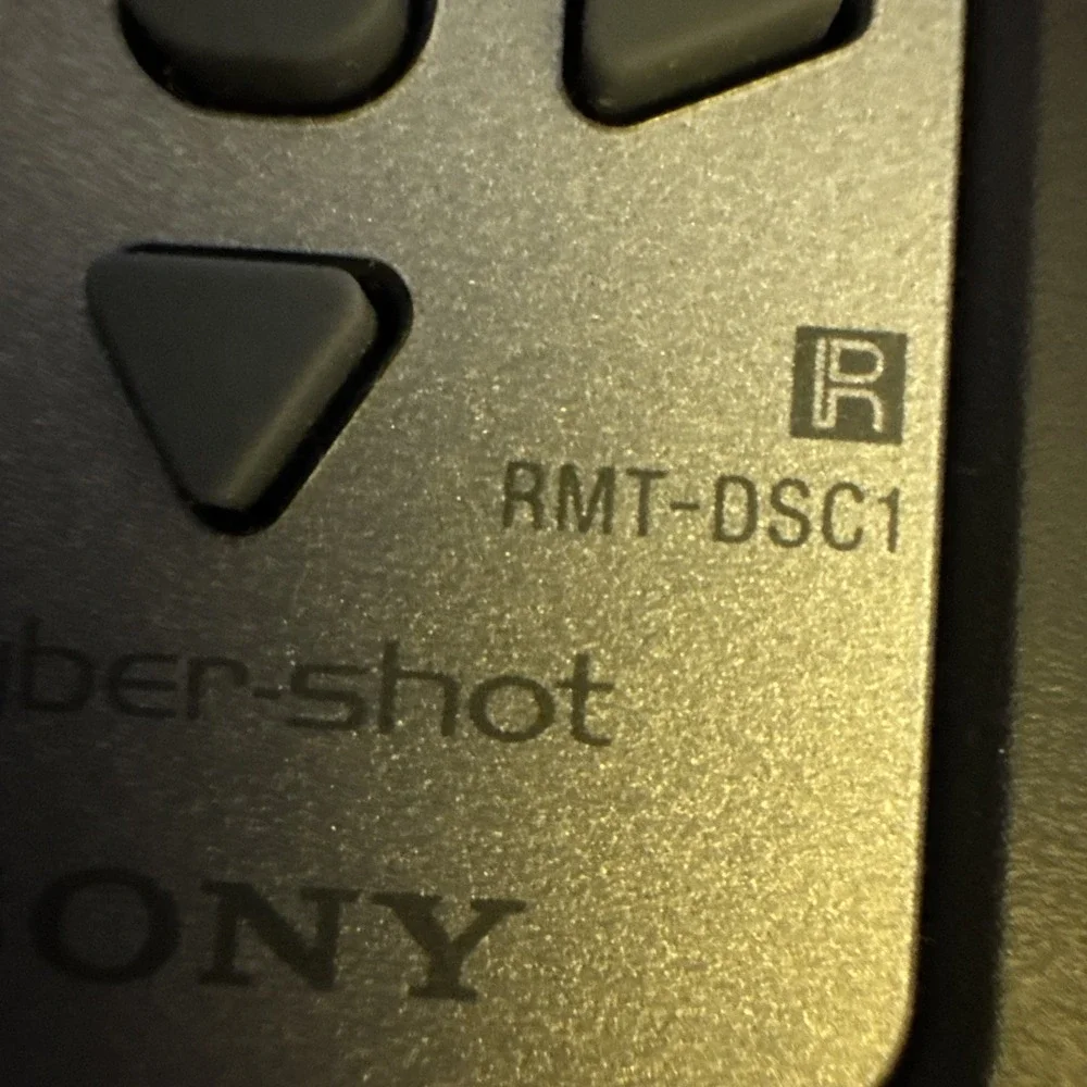 NEW!‎ Genuine Sony RMT-DSC1 Remote Control for Cyber-Shot Camera DSC-H7 DSC-H9